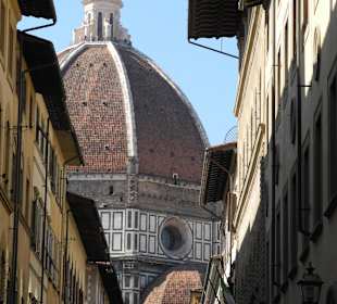 Via dei Servi mit der Domkuppel