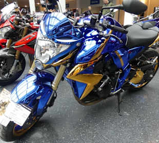 Gebraucht-Motorrad-Markt im Foyer