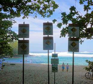 Warnschilder am Ke'e Beach