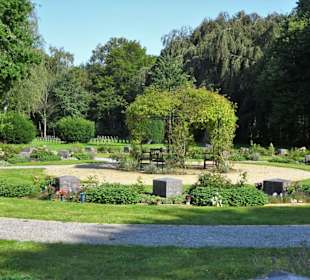 Rundgang über den Friedhof Friedenshügel