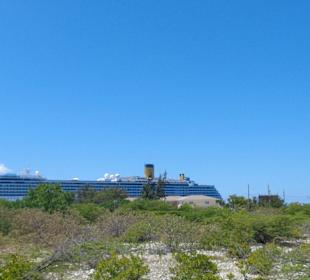 Blick auf das Schiff aus der Ferne