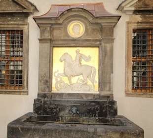 Brunnen im kleinen Schlosshof 