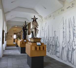 Figuren im Seitenflügel