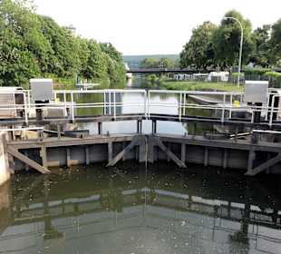 Geschlossenes Stemmtor nach flussaufwärts