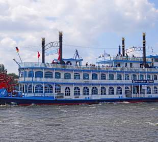 Auch Gäste wollen den Hafen auf den Schiffen sehen