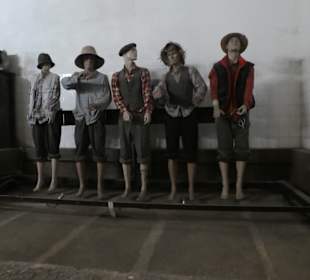 WEinkeltern mit den Füßen