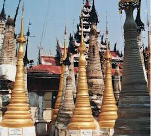 Renovierte Stupas
