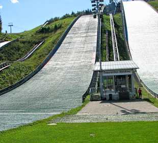 Sprungschanzenauslauf-Bereich