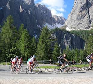 Radfahrer vor grandioser Kulisse
