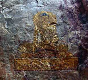 Buddha na skale