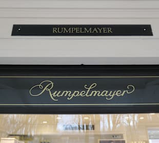 Bei der Confisserie Rumpelmayer