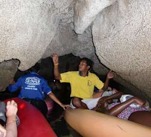 Fahrt mit dem Kanu durch die Grotte