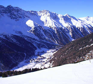 Blick von der Bergstation ( Kanzel ) auf Sulden