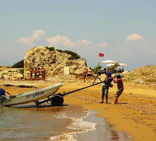 Schiffe werden ans Land gebracht