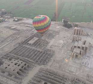 Unausgegrabene Tempelanlagen