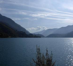 Blick auf den Ledro See am Morgen