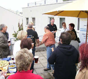 Umtrunk auf dem Dach