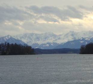 Der Starnberger See auf Höhe Schloß Possenhofen