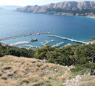 Der Hafen von Baška im Süden der Insel Krk