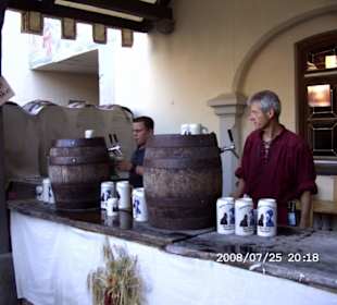Bierausschank im Innenhof