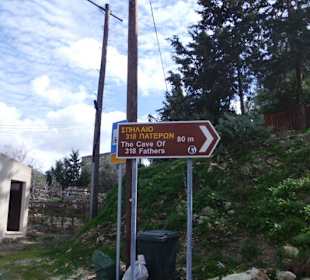 Hinweis auf die Grotte an der Bushaltestelle  632