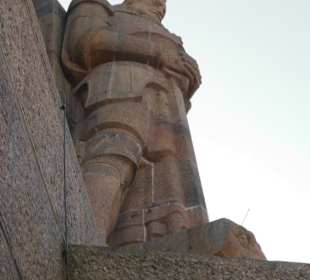 Ritter auf dem Denkmal.