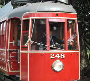 Pendelbahn zum Teil 2 Flugzeuge