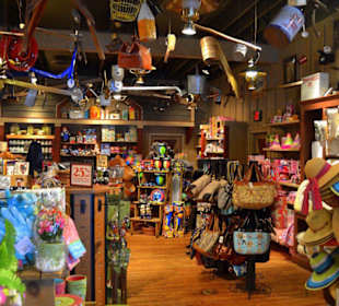 Cracker Barrel Old Country Store & Restaurant