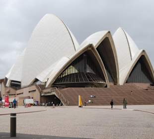 Площадь оперного театра.