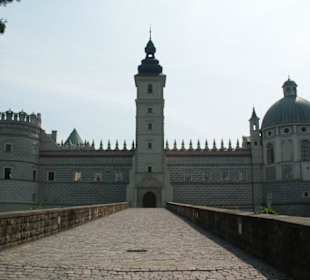 Wejście od strony Wieży Zegarowej