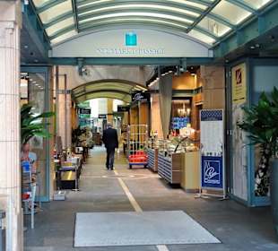 Rundgang durch die Neumarkt Passage