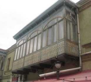 Typischer Holzbalkon an der Chardin-Straße