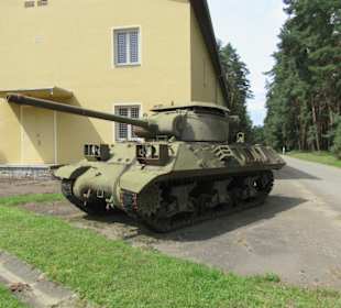 Auf dem Gelände des Militärmuseums Lesany