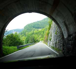 Ausfahrt vom Tunnel Italien