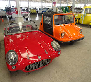 In der Haupthalle des Jesada Fahrzeug Museums