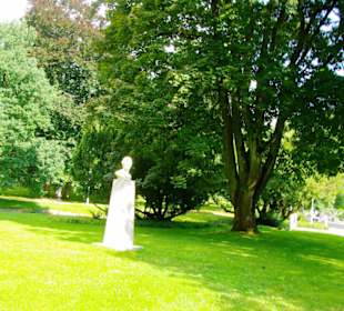 Im Kurpark unterwegs. Kunstwerke