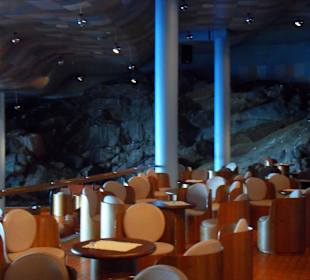 Restauracja wewnątrz skały