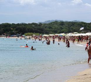 Mit dem Shuttle zum sehr schönen Strand