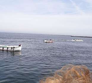 Die "Börteboote kommen zum Schiff