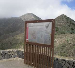 Hinweistafel an einem Aussichtspunkt