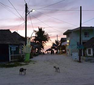 Ortschaft mit Blick zum Strand