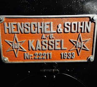 Firmenschild an einer Dampflok