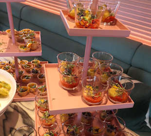 Abendessen vom Buffet beim jil Rooftop Drink&Dine