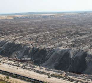 Abraumhalden im Tagebau