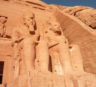 Kolossalstatuen von Ramses