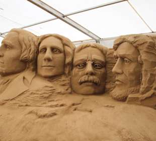 Sandskulpturen Festival " Welt der Wunder "