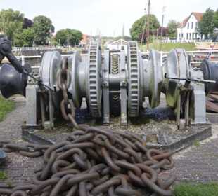 Am Hafeneingang von Carolinensiel