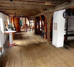 Rundgang durch die Räume der Klostermühle