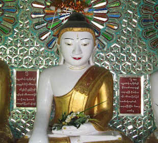 Buddhastatue Umin Thounzeh Pagode