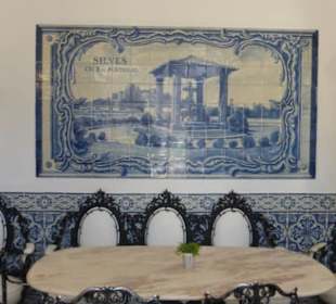 Azulejos und Einrichtung im Café Rosa